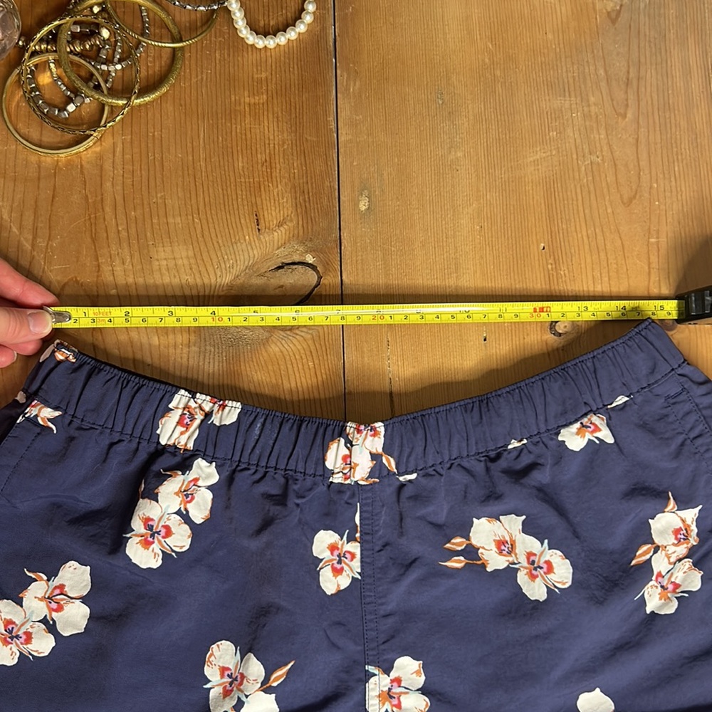 Floral Patagonia Shorts - Picture 5 of 10